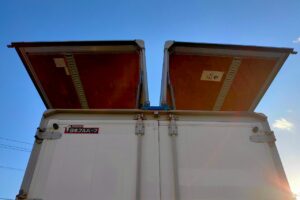 サムネイル: 平成23年　フォワード　４トン　アルミウィング　ワイドロング