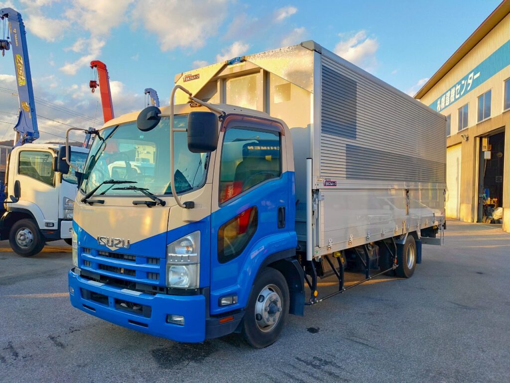 平成23年　フォワード　４トン　アルミウィング　ワイドロング