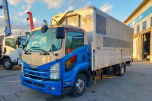 サムネイル: 平成23年　フォワード　４トン　アルミウィング　ワイドロング