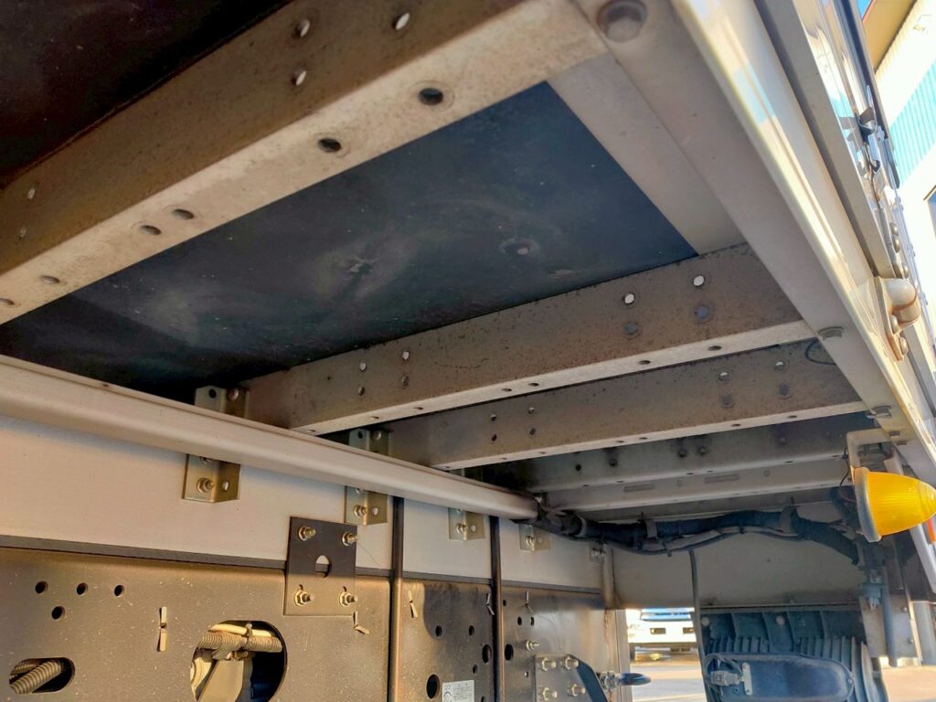 平成23年　いすゞ　フォワード　４トン　アルミウィング　ワイドロング (車検1年付）