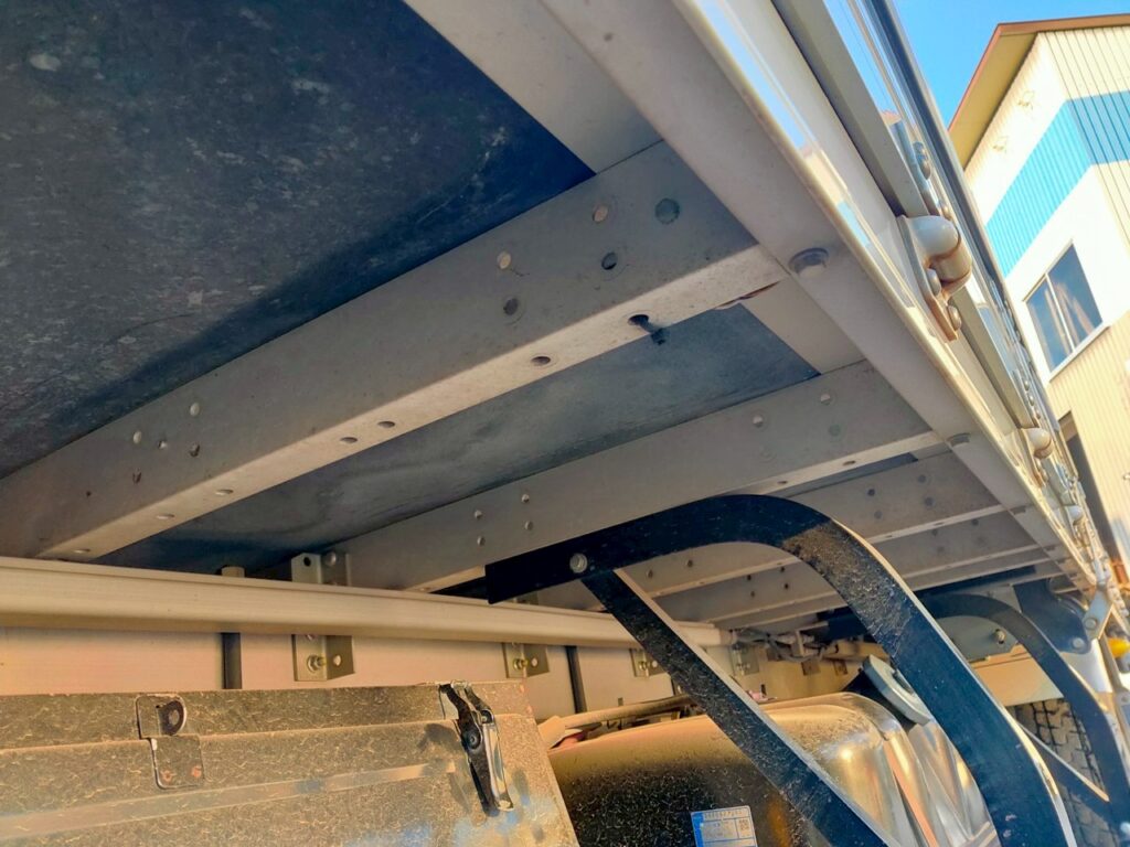 平成23年　いすゞ　フォワード　４トン　アルミウィング　ワイドロング (車検1年付）