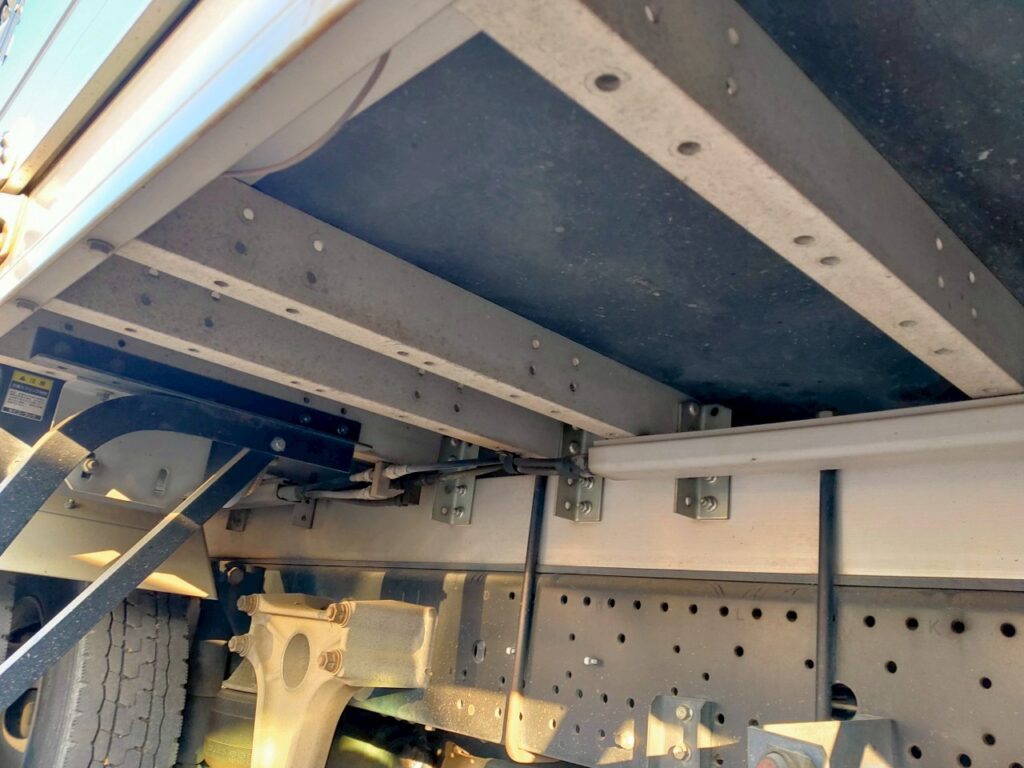 平成23年　いすゞ　フォワード　４トン　アルミウィング　ワイドロング (車検1年付）