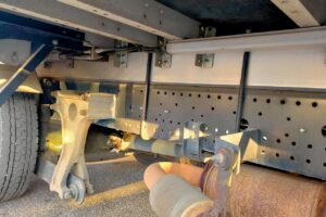 サムネイル: 平成23年　フォワード　４トン　アルミウィング　ワイドロング