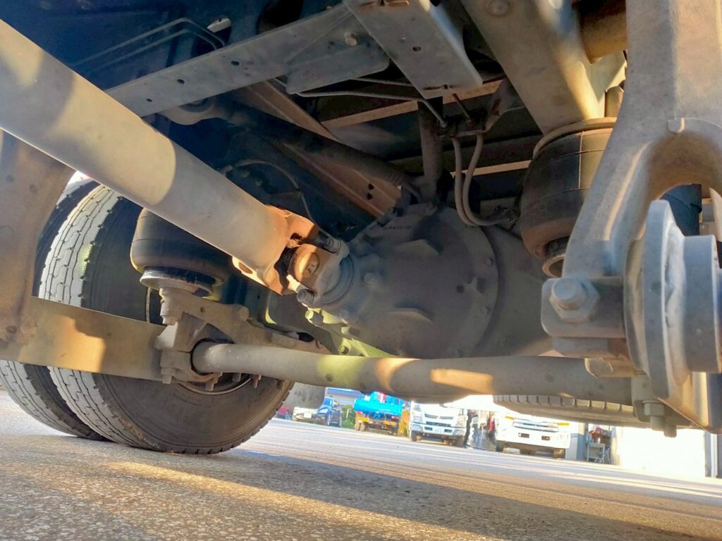 平成23年　フォワード　４トン　アルミウィング　ワイドロング