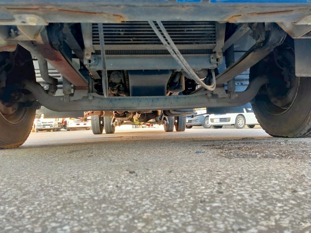 平成23年　フォワード　４トン　アルミウィング　ワイドロング