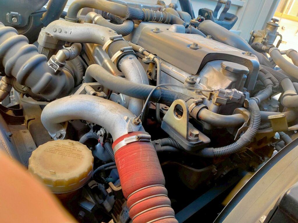 平成23年　フォワード　４トン　アルミウィング　ワイドロング