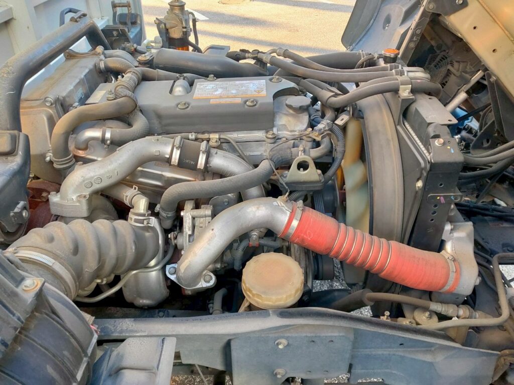 平成23年　フォワード　４トン　アルミウィング　ワイドロング