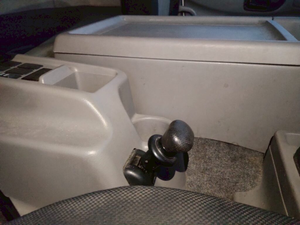 平成23年式　コンドル増トンクレーン　4段ラジコン　ベッド付き　アルミアオリ