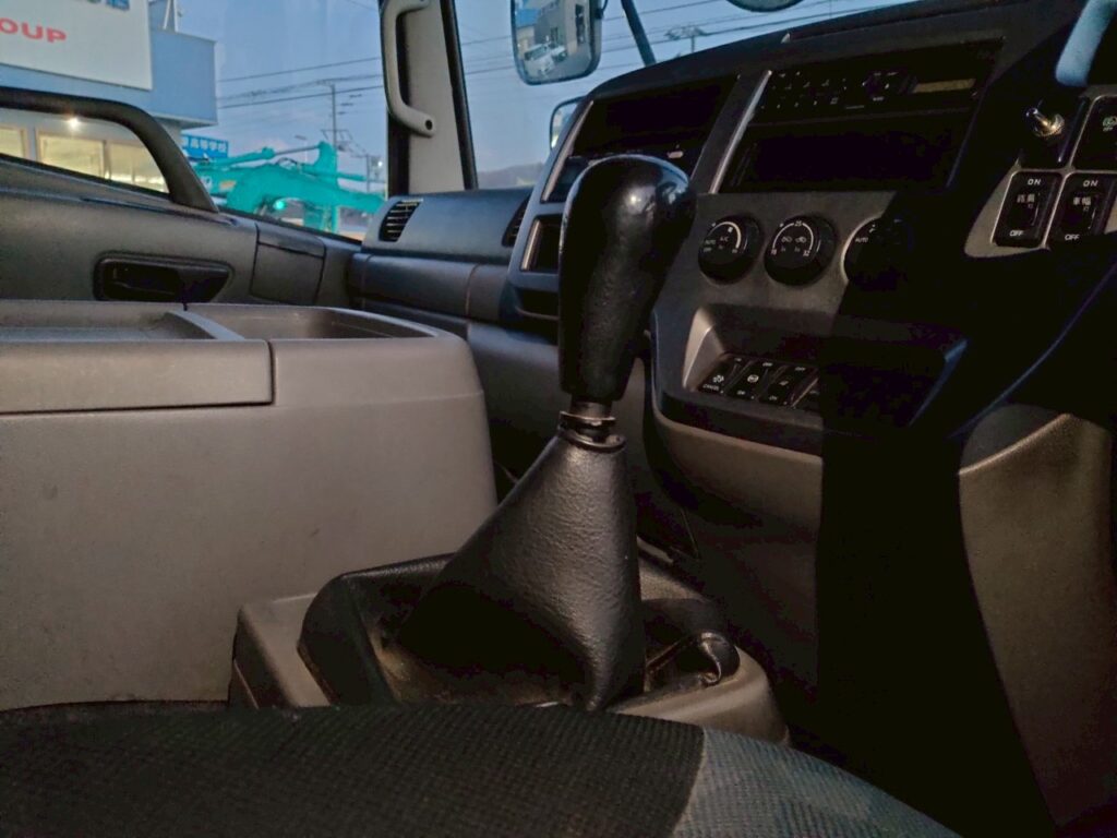 平成23年式　コンドル増トンクレーン　4段ラジコン　ベッド付き　アルミアオリ