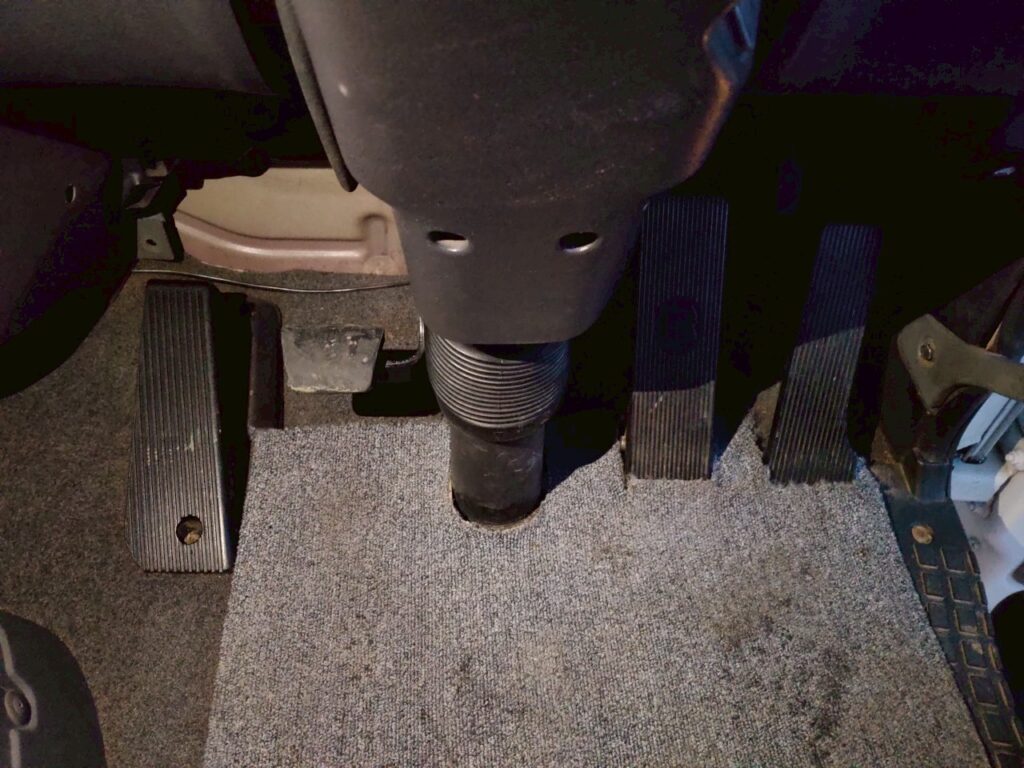 平成23年式　コンドル増トンクレーン　4段ラジコン　ベッド付き　アルミアオリ