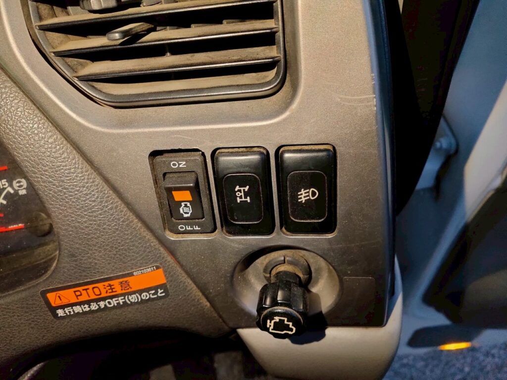 平成23年式　コンドル増トンクレーン　4段ラジコン　ベッド付き　アルミアオリ