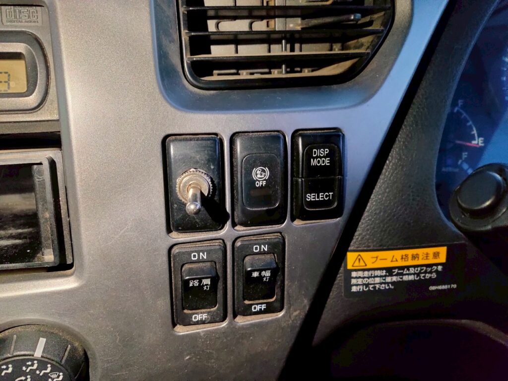 平成23年式　コンドル増トンクレーン　4段ラジコン　ベッド付き　アルミアオリ