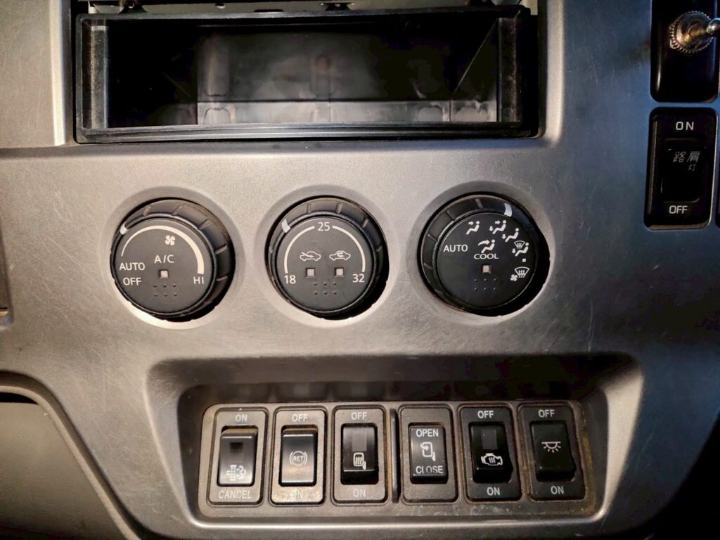 平成23年式　コンドル増トンクレーン　4段ラジコン　ベッド付き　アルミアオリ