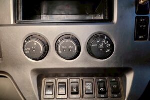 サムネイル: 平成23年式　コンドル増トンクレーン　4段ラジコン　ベッド付き　アルミアオリ