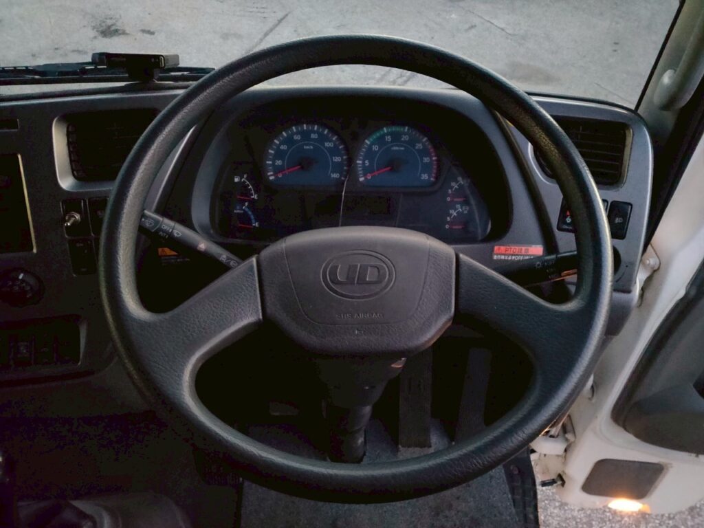 平成23年式　コンドル増トンクレーン　4段ラジコン　ベッド付き　アルミアオリ