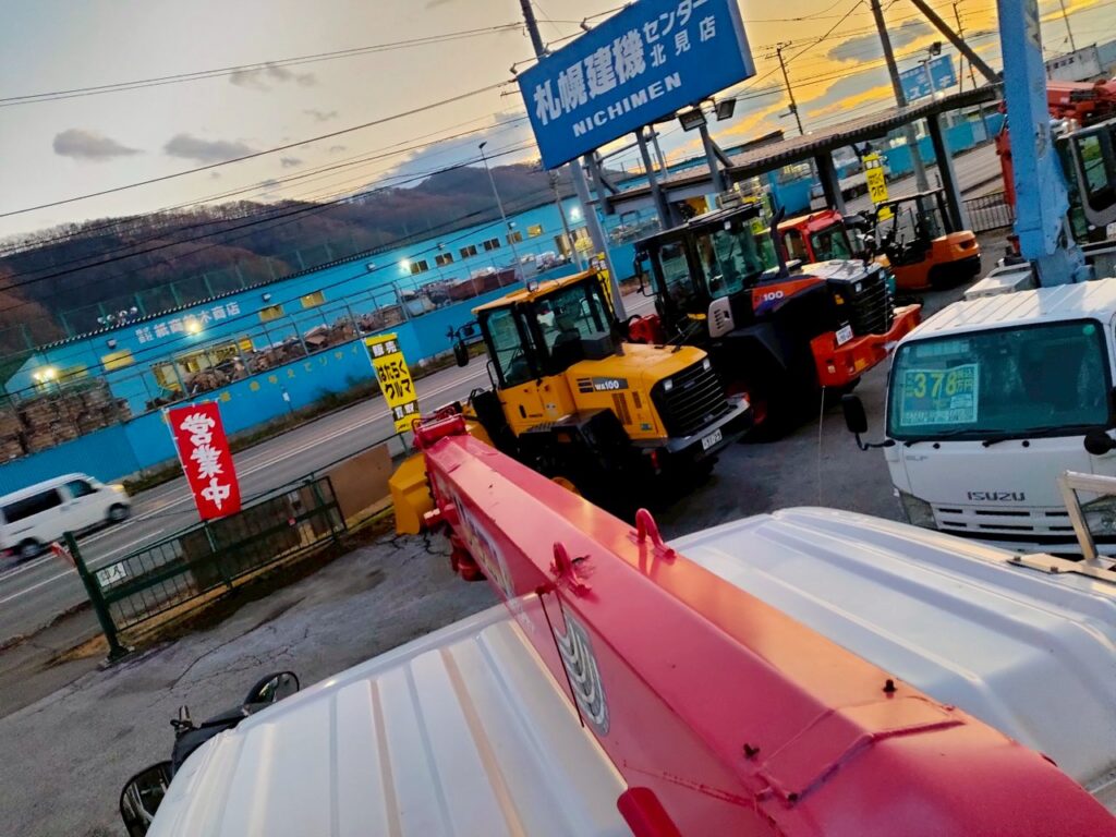 平成23年式　コンドル増トンクレーン　4段ラジコン　ベッド付き　アルミアオリ