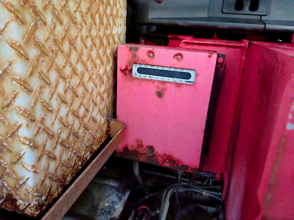 平成23年式　コンドル増トンクレーン　4段ラジコン　ベッド付き　アルミアオリ