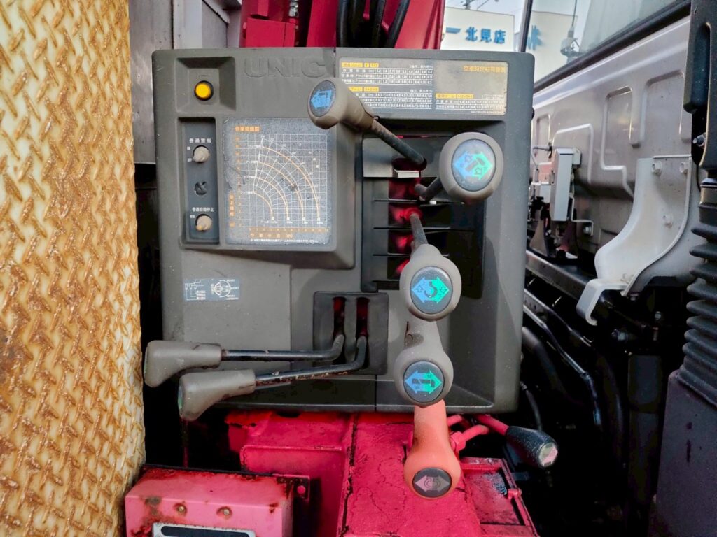 平成23年式　コンドル増トンクレーン　4段ラジコン　ベッド付き　アルミアオリ