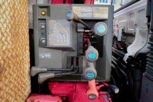 サムネイル: 平成23年式　コンドル増トンクレーン　4段ラジコン　ベッド付き　アルミアオリ