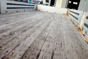 サムネイル: 平成23年式　コンドル増トンクレーン　4段ラジコン　ベッド付き　アルミアオリ