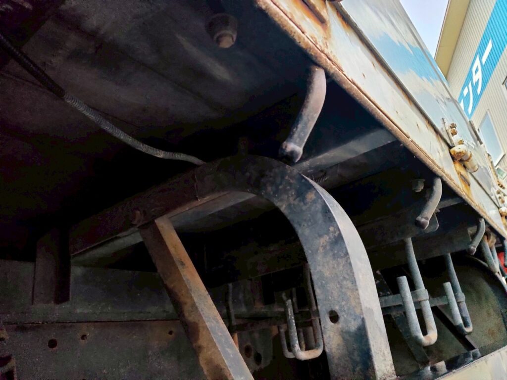 平成23年式　コンドル増トンクレーン　4段ラジコン　ベッド付き　アルミアオリ