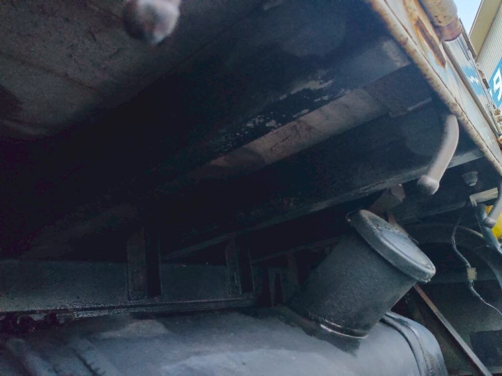 平成23年式　コンドル増トンクレーン　4段ラジコン　ベッド付き　アルミアオリ