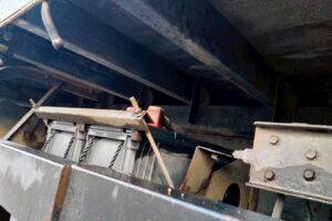 サムネイル: 平成23年式　コンドル増トンクレーン　4段ラジコン　ベッド付き　アルミアオリ