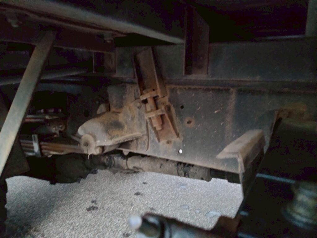 平成23年式　コンドル増トンクレーン　4段ラジコン　ベッド付き　アルミアオリ