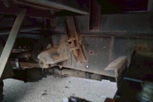 サムネイル: 平成23年式　コンドル増トンクレーン　4段ラジコン　ベッド付き　アルミアオリ