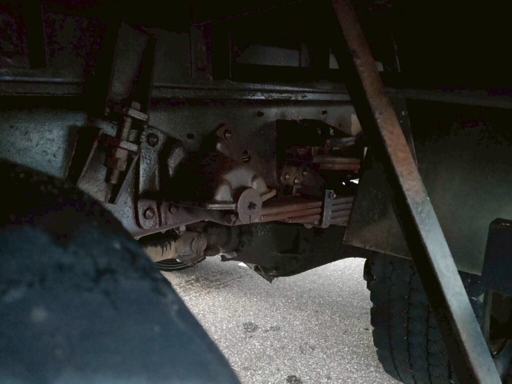 平成23年式　コンドル増トンクレーン　4段ラジコン　ベッド付き　アルミアオリ