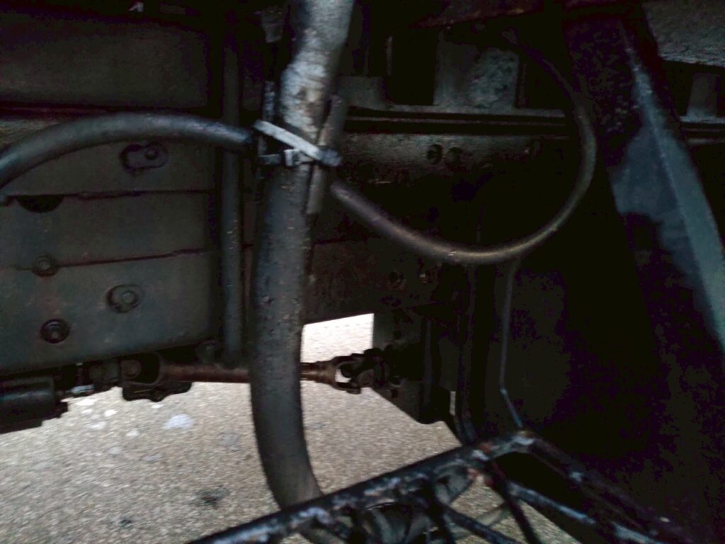 平成23年式　コンドル増トンクレーン　4段ラジコン　ベッド付き　アルミアオリ