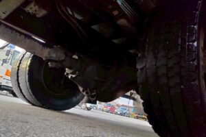 サムネイル: 平成23年式　コンドル増トンクレーン　4段ラジコン　ベッド付き　アルミアオリ