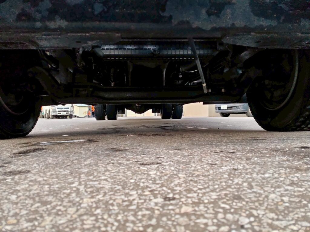 平成23年式　コンドル増トンクレーン　4段ラジコン　ベッド付き　アルミアオリ