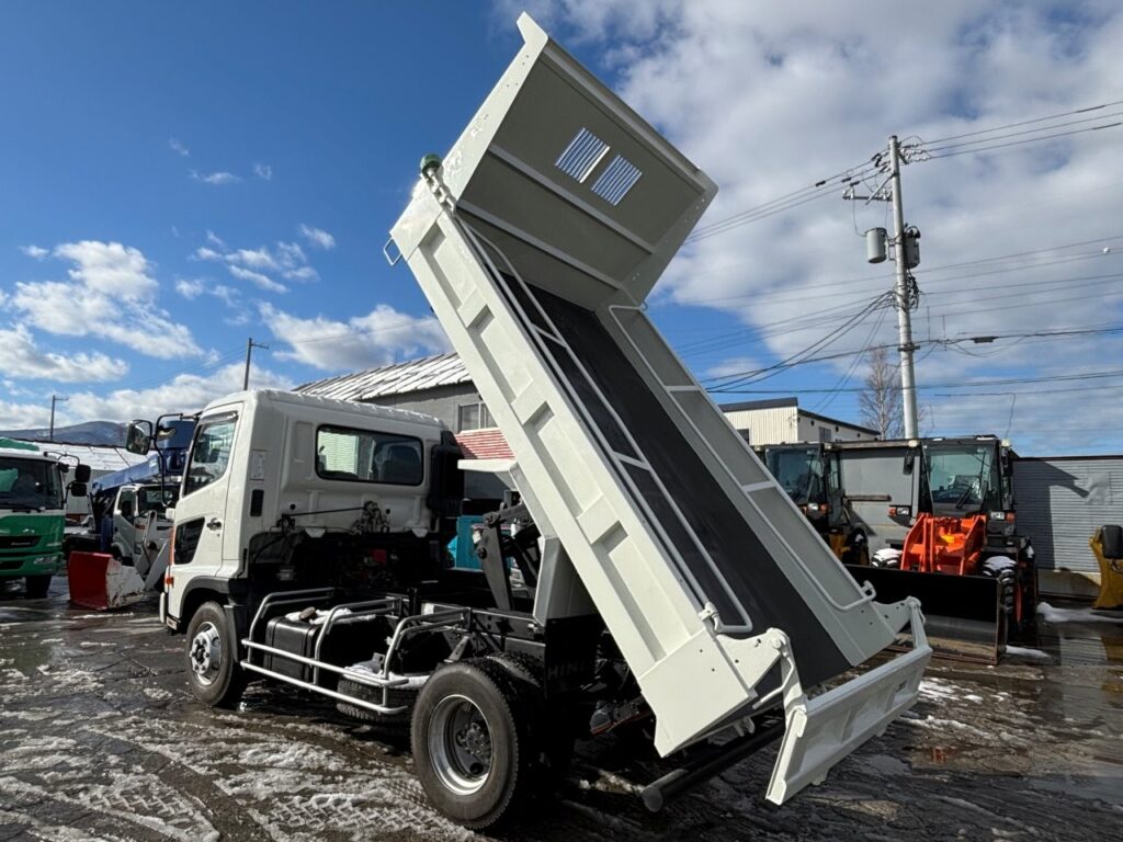 平成25年　日野　レンジャー　４トンダンプ　電動コボレーン付・荷台塗装済！（車検令和8年10月）