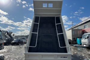 サムネイル: 平成25年　日野　レンジャー　４トンダンプ　電動コボレーン付・荷台塗装済！（車検令和8年10月）