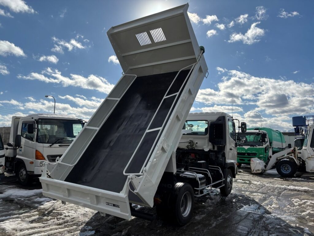 平成25年　日野　レンジャー　４トンダンプ　電動コボレーン付・荷台塗装済！（車検令和8年10月）