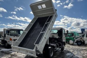 サムネイル: 平成25年　日野　レンジャー　４トンダンプ　電動コボレーン付・荷台塗装済！（車検令和8年10月）