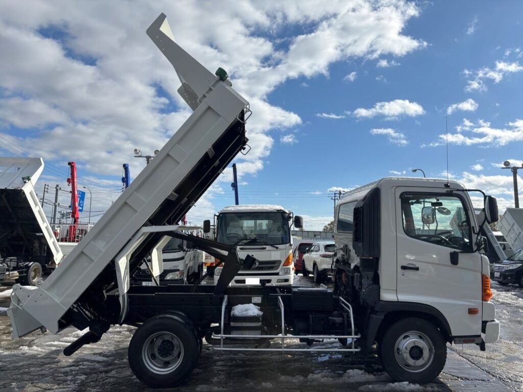 平成25年　日野　レンジャー　４トンダンプ　電動コボレーン付・荷台塗装済！（車検令和8年10月）