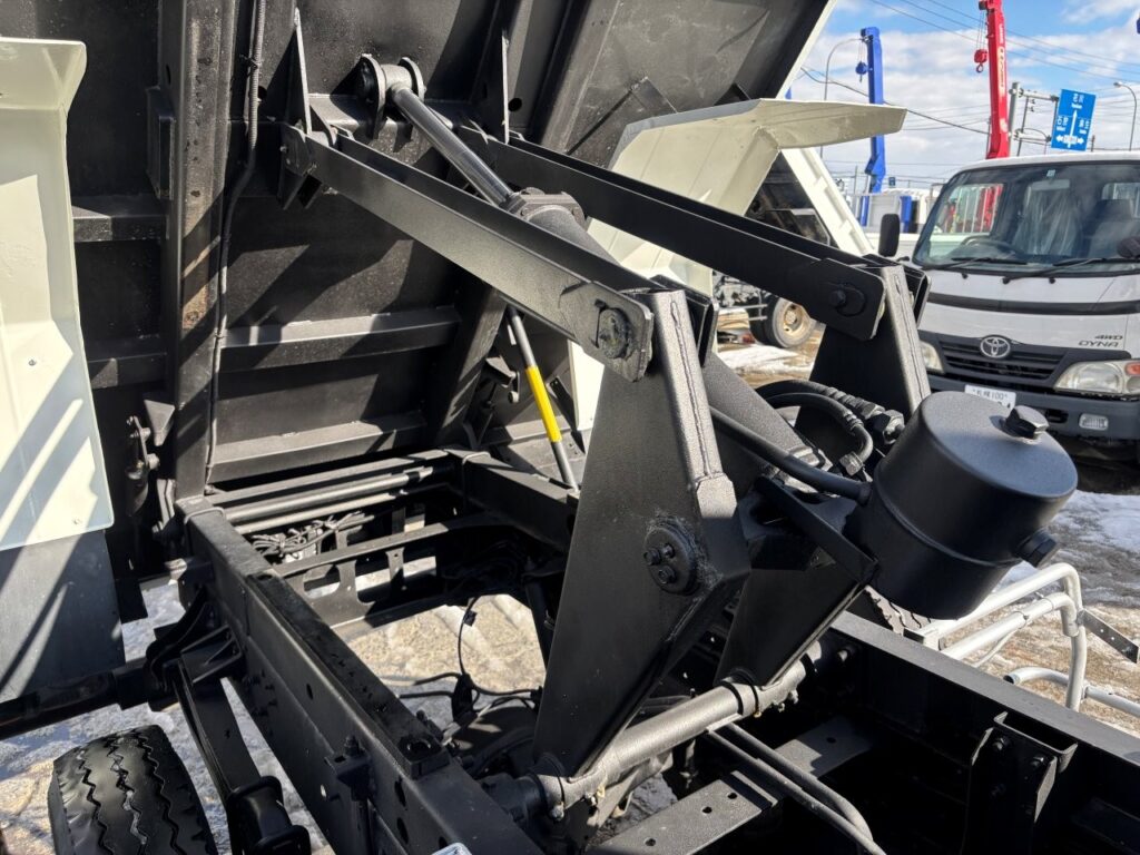 平成25年　日野　レンジャー　４トンダンプ　電動コボレーン付・荷台塗装済！（車検令和8年10月）