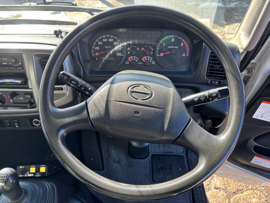 平成25年　日野　レンジャー　４トンダンプ　電動コボレーン付・荷台塗装済！（車検令和8年10月）