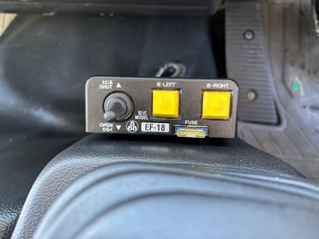 平成25年　日野　レンジャー　４トンダンプ　電動コボレーン付・荷台塗装済！（車検令和8年10月）