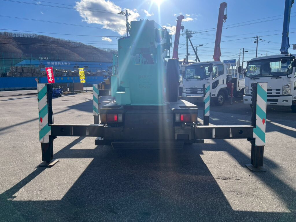 平成21年式　エルフ15.7m屈伸式ブーム高所作業車　スチールバケット