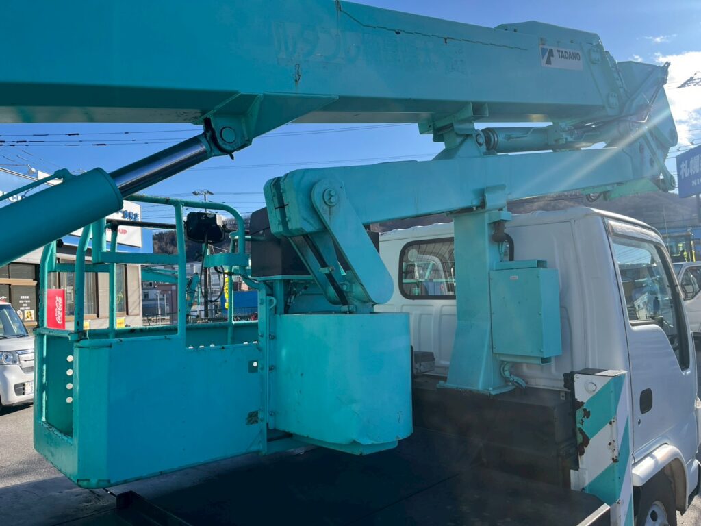 平成21年式　エルフ15.7m屈伸式ブーム高所作業車　スチールバケット