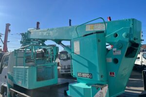 サムネイル: 平成21年式　エルフ15.7m屈伸式ブーム高所作業車　スチールバケット