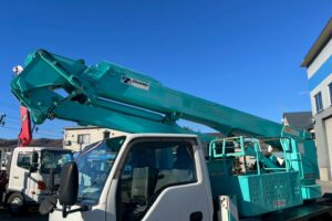 サムネイル: 平成21年式　エルフ15.7m屈伸式ブーム高所作業車　スチールバケット