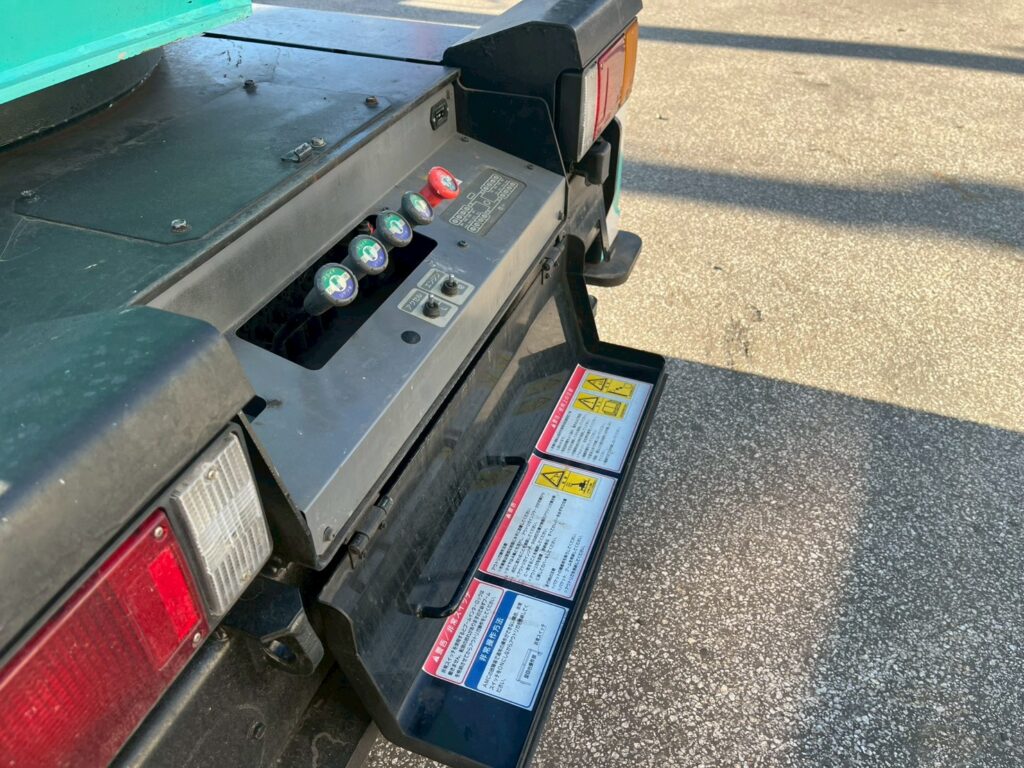 平成21年式　エルフ15.7m屈伸式ブーム高所作業車　スチールバケット