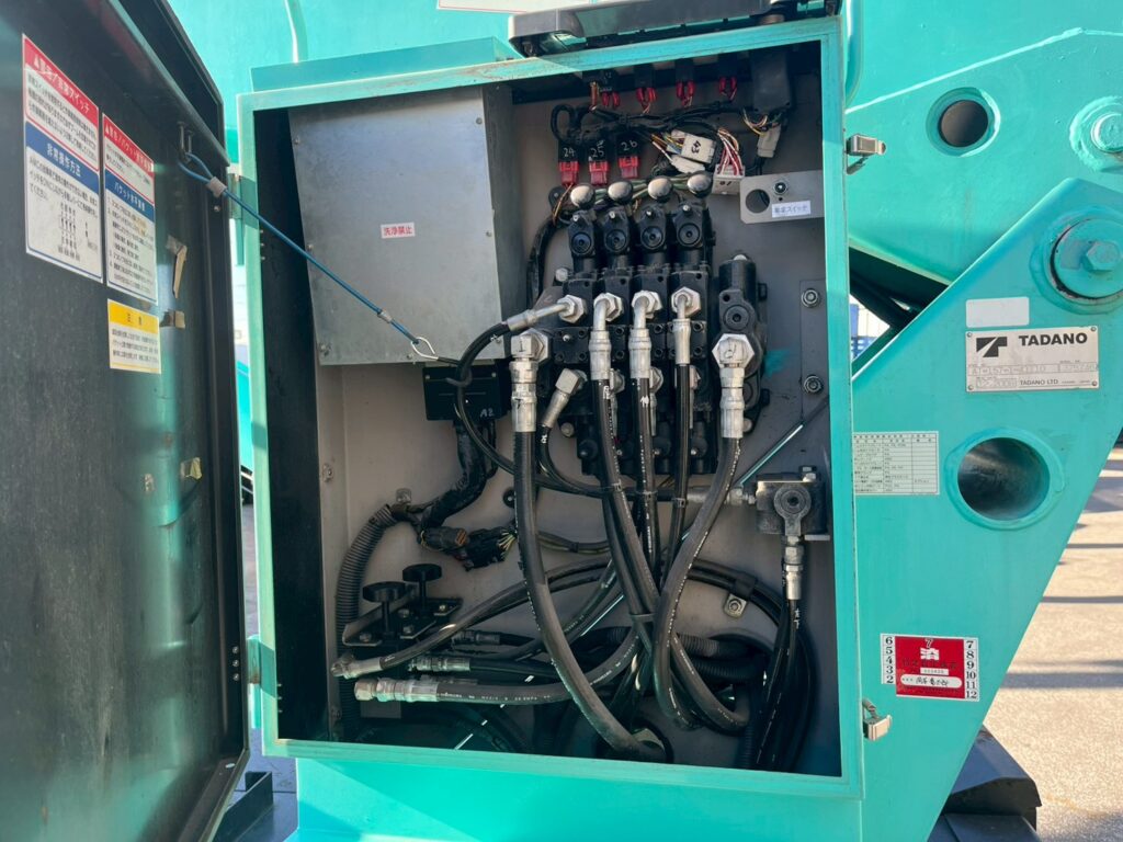 平成21年式　エルフ15.7m屈伸式ブーム高所作業車　スチールバケット