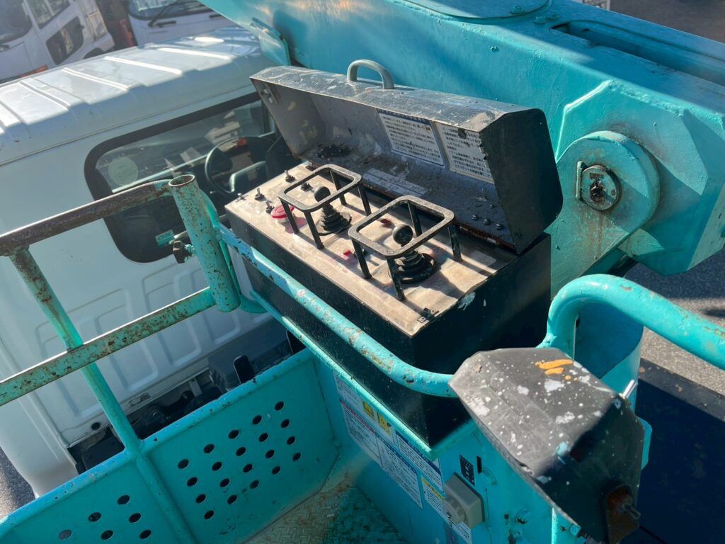 平成21年式　エルフ15.7m屈伸式ブーム高所作業車　スチールバケット