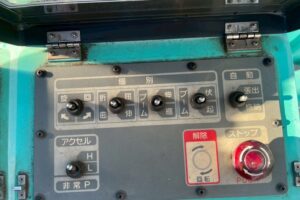 サムネイル: 北見店おすすめ！！◆平成21年式　いすゞ　エルフ15.7m　◆屈伸式ブーム高所作業車　スチールバケット (車検1年付）　札幌・江別・旭川・北見・釧路どこでも全国対応可能です！　　　　　　　　　　　　　　　　お問い合わせは北見店へ～TEL0157-57-7166～