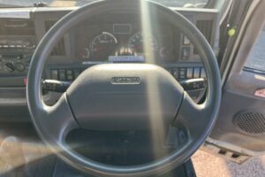 サムネイル: 平成21年式　エルフ15.7m屈伸式ブーム高所作業車　スチールバケット